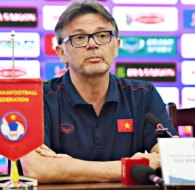 HLV Troussier chỉ rõ lý do Quang Hải không được trọng dụng ở Pau FC